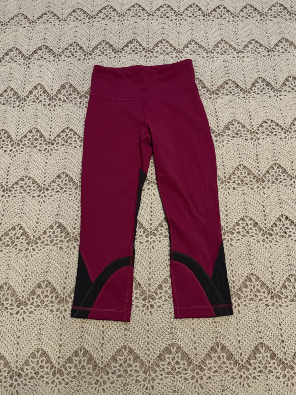 Lululemon Throwback Inspire High-Rise Crop 21" Magenta Size 6 Workout Leggings